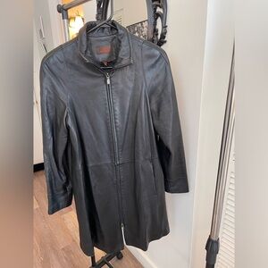Black Danier leather jacket ! Size small(4-6)